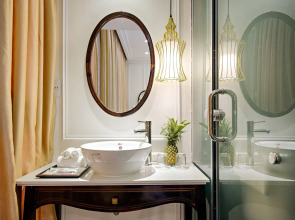 The Herriott Hotel & Suite Danang