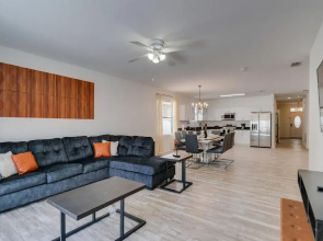 5/3 Pool Home Located in Sunset Ridge Community!