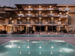 Luna Minoica Suites & Apartments