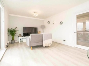 Impeccable 2-bed Apartment Close to City Centre