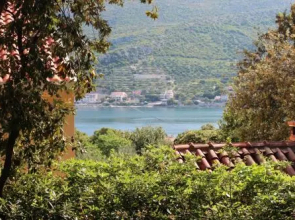 Zaton Holiday House