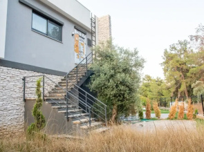 Chic Flat w Garden 1 min to Milas Coast