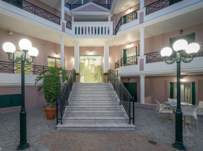 Alamis Hotel & Apartments