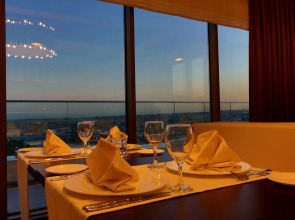 Royal Stay Palace Hotel