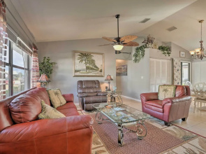 Condo w/ Screened-in Porch, 1 Mi to Sebring Golf!