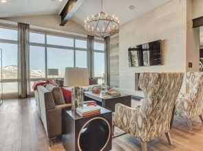 Four Bedroom Penthouse 4 Apartment Hotel by RedAwning