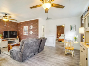 Quaint Mt Vernon Cottage Near Historic Dtwn!