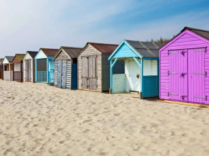 Charming Bolthole 400m to Beach