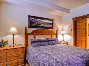 Tl2310 Spacious top Floor Residence! Winter Specials!