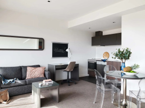 Dandenong Central Apartment Hotel