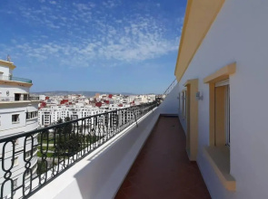 Superbe géant appartement en résidence très calme avec une grande terrasse ouverte