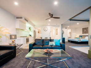 Private 29/F 2 bedroom Q1 Apartment Ocean & River Views