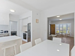 Elegant 3-bed Home From Sunny Glenelg Beach