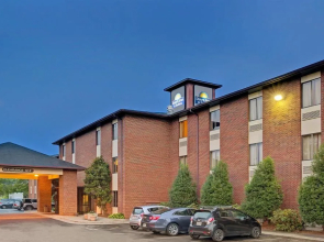 Days Inn & Suites Hickory