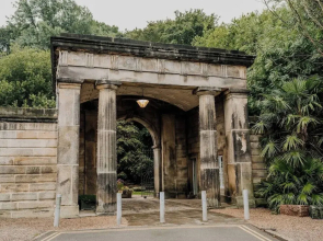 Beautiful Listed Gatehouse in Great Area