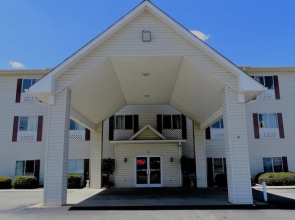 Oak Tree Inn & Suites