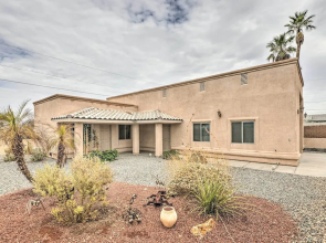 Arizona Retreat w/ Casita ~ 2 Mi to Lake Havasu