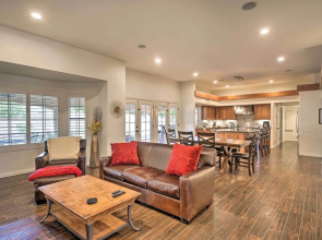 11 Mi to Phoenix: Tempe Escape w/ Patio & Bar!