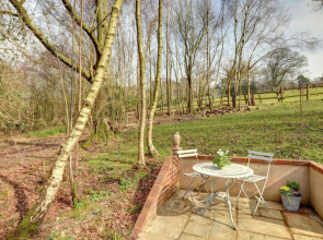 Quaint Holiday Home in Hartfield for Couples near City Center