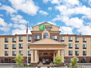 Holiday Inn Express Hotel & Suites Vancouver Mall by IHG