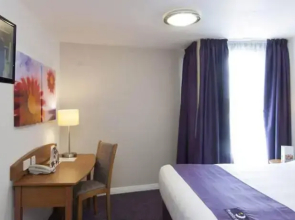 Premier Inn Wigan West (m6, J26)