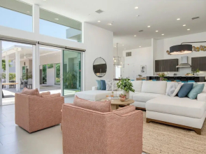 Polo Villa 9 by Avantstay Backyard w Putting Green Pool Spa 5 BDR 260312