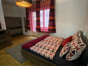 Budapest Promenade Cherry