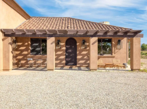 Sky Lantern by Avantstay - Oasis w Pool, Hot Tubs, Volley Ball Court & Home Office
