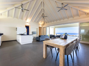 Spacious, Bright Villa - Spectacular Ocean View