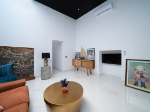 El Charco Suites