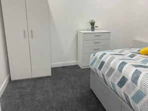 1 Bed Flat - Sleeps 2 - Parking - Wifi