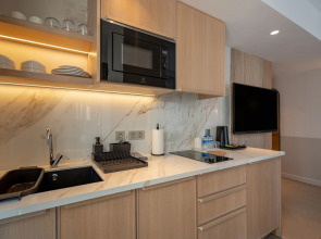 Oli Hotel And Suites