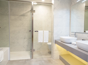 AX The Victoria Hotel