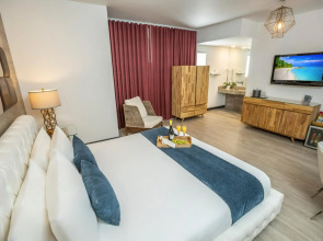 Catalina Hotel & Beach Club