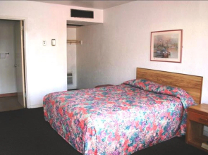 Fountain Inn & Suites