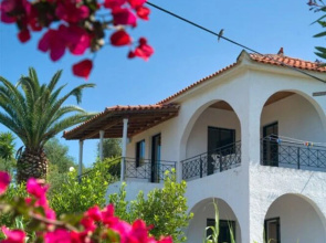 Peroulia Beach Houses