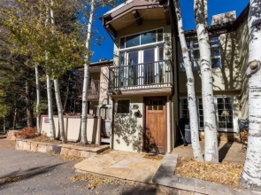 House Steps to Gondola and Vail Village by RedAwning