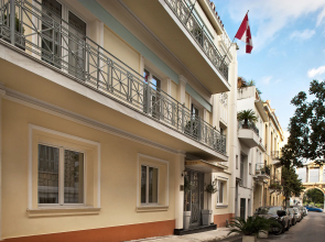 AVA Hotel & Suites