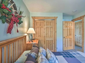 6 Mi to Turquoise Lake: Retreat w/ Covered Deck!