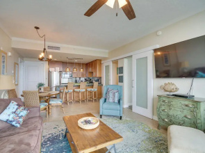Resort-style Biloxi Condo: Walk to the Beach!