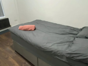 Room in Guest Room - Nice big Room in Coventry