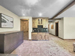 Incredible Executive Private Pet Friendly Home - LR902 by RedAwning
