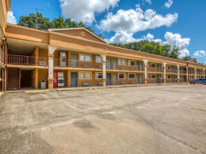 OYO Hotel Crowley LA I-10