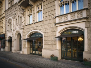 MN6 Luxury Suites by Adrez Living