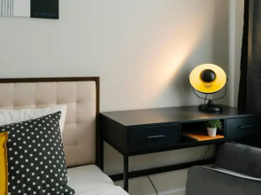 Sunny 2BR Flat-Top Location-Amazing Views