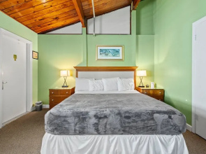 Oceanfront Inn Room #10- Standard Room - King Bed