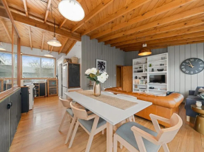 The Walnut Tree House - Martinborough Holiday Home