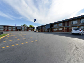 Americas Best Value Inn Wall