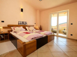 Cozy Holiday Home in Rogovici With Swimming Pool