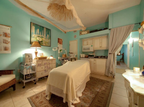 Tahitian Inn